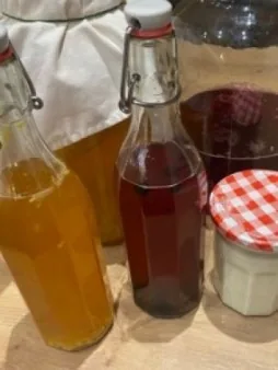 Fermentované nápoje v lahvích a zavařovací sklenice